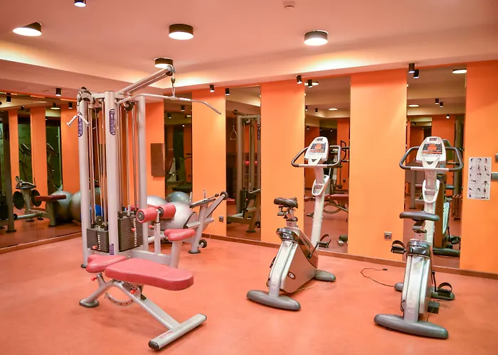 Regnum & מלון בנסקו