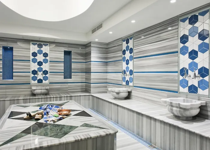 Regnum & מלון בנסקו