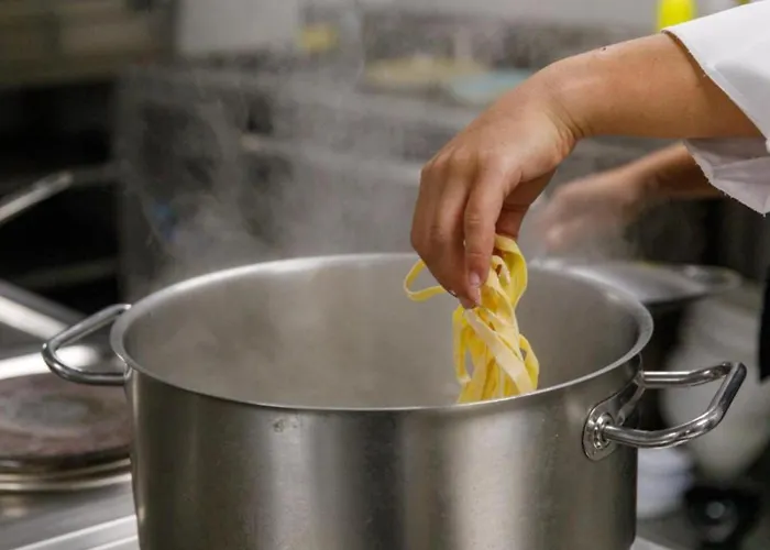 Regnum & מלון בנסקו