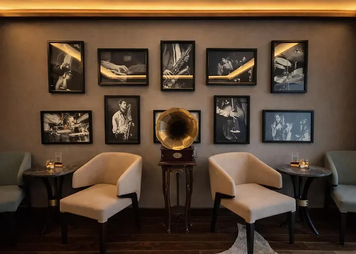 Regnum & מלון בנסקו